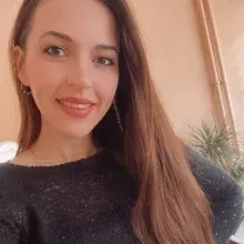 Psk. Kübra Çarkacı — Psikoloji. Portre fotoğrafı.