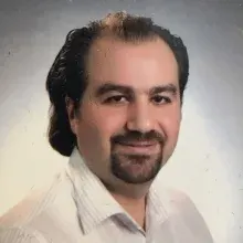 Doç. Dr. Fırat Öztürk — Ortodonti, Denizli. Portre fotoğrafı.