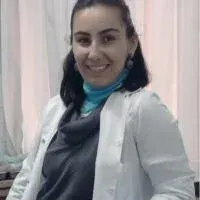 Dt. Tuba Uluneke Koç — Diş Hekimi, İstanbul. Portre fotoğrafı.