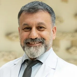 Doç. Dr. Murathan Uyar — Nefroloji, Beylikdüzü, İstanbul. Portre fotoğrafı.