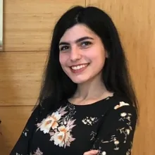 Dkt. Serenay Tulunoğlu — Dil ve Konuşma Terapisi, İstanbul. Portre fotoğrafı.