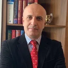 Prof. Dr. Yusuf Yıldırım — İzmir. Portre fotoğrafı.