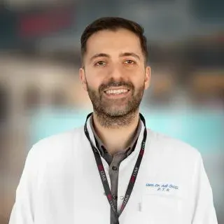 Dr. Öğr. Üyesi Adil Öncel — Fiziksel Tıp Ve Rehabilitasyon, Küçükçekmece, İstanbul. Portre fotoğrafı.