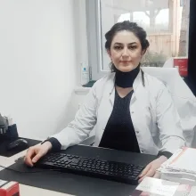 Uzm. Dr. Neriman Şahiner — Dermatoloji, Ankara. Portre fotoğrafı.