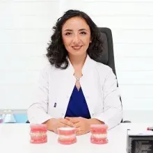 Uzm. Dt. Eda Özeşer — Bilecik. Portre fotoğrafı.