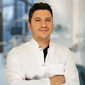 Dr. Dt. Utku Üretürk — Ağız Diş Ve Çene Cerrahisi, Sarıyer, İstanbul. Portre fotoğrafı.