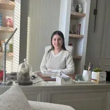 Kl. Psk. Deren Demirel Karaca — Psikoloji, Bursa. Portre fotoğrafı.