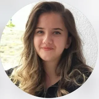 Uzm. Dkt. Ayşe Nur İnan — Dil ve Konuşma Terapisi, Niğde. Portre fotoğrafı.