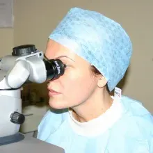 Op. Dr. Leyla Kandur — Göz Hastalıkları, İstanbul. Portre fotoğrafı.