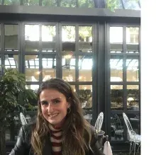 Psk. Ecem Bayraktar — Psikoloji, İstanbul. Portre fotoğrafı.