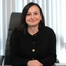 Doç. Dr. Sema Karakaş — İstanbul. Portre fotoğrafı.