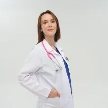 Dr. Nur Hilal Eriş — Pratisyen, İstanbul. Portre fotoğrafı.