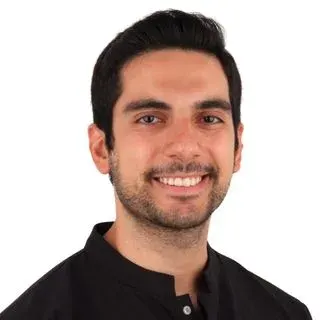 Dt. Furkan Halifeoğlu — Diş Hekimi, Gebze, Kocaeli. Portre fotoğrafı.
