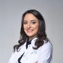 Op. Dr. Başak Çaypınar Eser — Kulak Burun Boğaz, İstanbul. Portre fotoğrafı.