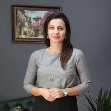 Uzm. Dr. Yeliz Kasap — Psikiyatri, Çanakkale. Portre fotoğrafı.