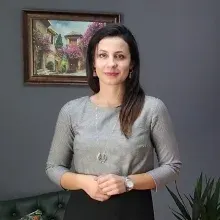 Uzm. Dr. Yeliz Kasap — Psikiyatri, Çanakkale. Portre fotoğrafı.
