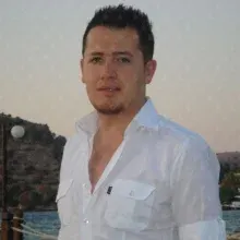 Dt. Ahmet Toprak — Diş Hekimi, Kayseri. Portre fotoğrafı.