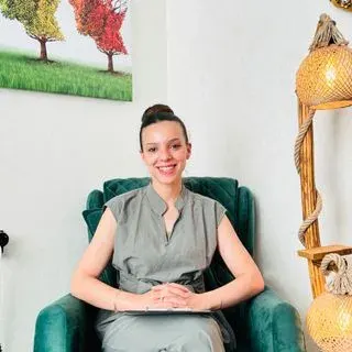 Kl. Psk. Aleyna Yılmaz — Psikoloji, İstanbul. Portre fotoğrafı.