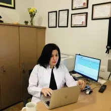Uzm. Dr. Devrimsel Harika Ertem — Nöroloji, Bakırköy, İstanbul. Portre fotoğrafı.