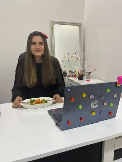 Dyt. Tuğçenur Arık profilinde yer alan galeri fotoğrafı.