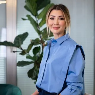 Uzm. Dr. Merih Tombul — İstanbul. Portre fotoğrafı.