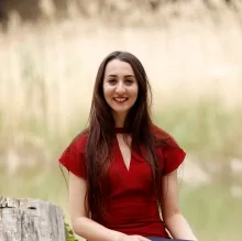 Dkt. Rumeysa Akın — Dil ve Konuşma Terapisi, Antalya. Portre fotoğrafı.