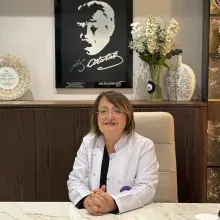 Prof. Dr. İlknur Erol — Çocuk Nörolojisi, Adana. Portre fotoğrafı.