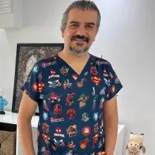 Doç. Dr. Velat Çelik — Balıkesir. Portre fotoğrafı.