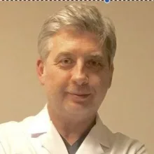 Prof. Dr. Yalım Yalçın — Çocuk Kardiyolojisi, Şişli, İstanbul. Portre fotoğrafı.
