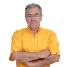 Prof. Dr. Taner Okşan — Diş Hekimi, Osmangazi, Bursa. Portre fotoğrafı.