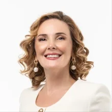 Uzm. Dr. Eda Kibar Atasoy — Dermatoloji, Eskişehir. Portre fotoğrafı.