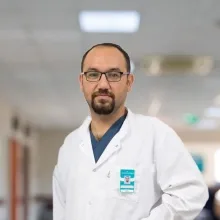 Op. Dr. Serhat Özgün — Üroloji, Muğla. Portre fotoğrafı.