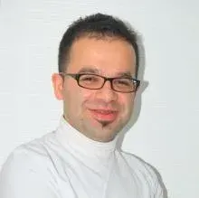 Uzm. Dyt. Burhanettin Yıldız — Diyetisyen, Kocaeli. Portre fotoğrafı.