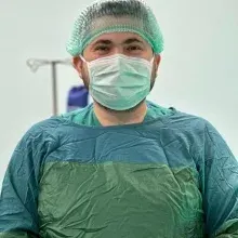 Dt. Göksel Tımarcıoğlu — Diş Hekimi, İstanbul. Portre fotoğrafı.