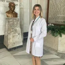 Op. Dr. Gül Boran Sarıoğlu — Kadın Hastalıkları Ve Doğum. Portre fotoğrafı.