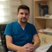 Uzm. Dr. Ahmet Onur Keskin — Nöroloji, Yüreğir, Adana. Portre fotoğrafı.