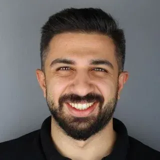 Dt. Özkan Karabat — Diş Hekimi, Diyarbakır. Portre fotoğrafı.