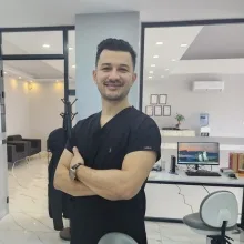 Dt. Caner Özsoy — Diş Hekimi, İstanbul. Portre fotoğrafı.