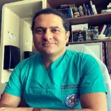 Dr. Öğr. Üyesi Türker Karancı — Beyin Ve Sinir Cerrahisi, İstanbul. Portre fotoğrafı.
