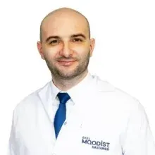 Uzm. Dr. Erhan Yüksek — Psikiyatri, Üsküdar, İstanbul. Portre fotoğrafı.
