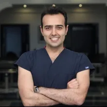 Op. Dr. Elnur Huseynov — Genel Cerrahi, İstanbul. Portre fotoğrafı.