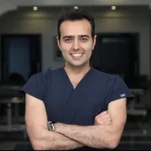 Op. Dr. Elnur Huseynov — Genel Cerrahi, İstanbul. Portre fotoğrafı.