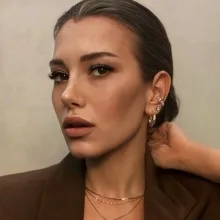 Ayça Sukas — Aile Danışmanlığı, İstanbul. Portre fotoğrafı.