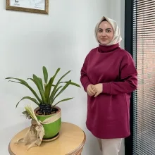Psk. Büşra Gülmez — Psikoloji, Kocaeli. Portre fotoğrafı.