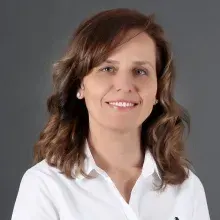 Uzm. Dr. Esra Toprak Kanık — İzmir. Portre fotoğrafı.
