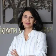 Psk. | Bilim Uzmanı Merve Akyıldız — Psikoloji, İstanbul. Portre fotoğrafı.