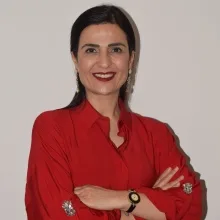 Doç. Dr. Sibel Karaca — Nöroloji, Adana. Portre fotoğrafı.