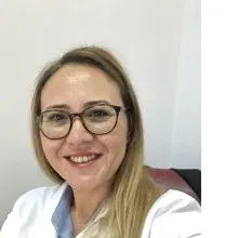 Doç. Dr. Ebru Esen — Cerrahi Onkoloji, İstanbul. Portre fotoğrafı.