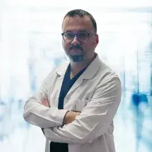 Op. Dr. Berker Kavşı — Kadın Hastalıkları Ve Doğum, Akdeniz, Mersin. Portre fotoğrafı.