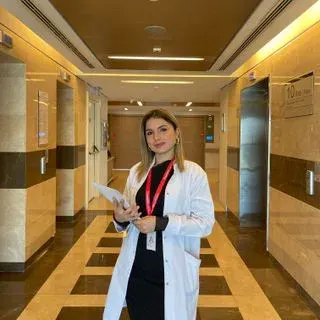 Dyt. Senem Çelik — Diyetisyen. Portre fotoğrafı.